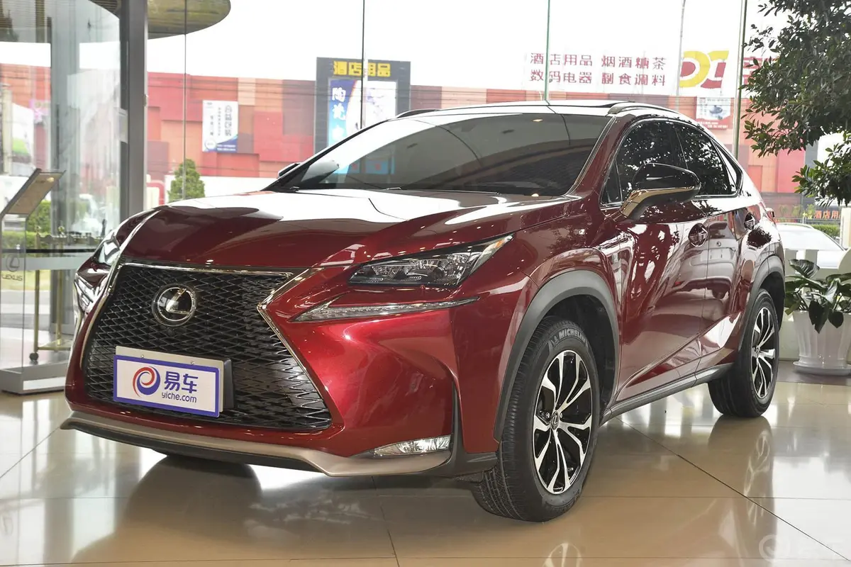 雷克萨斯NX200t F SPORT侧前45度车头向左水平