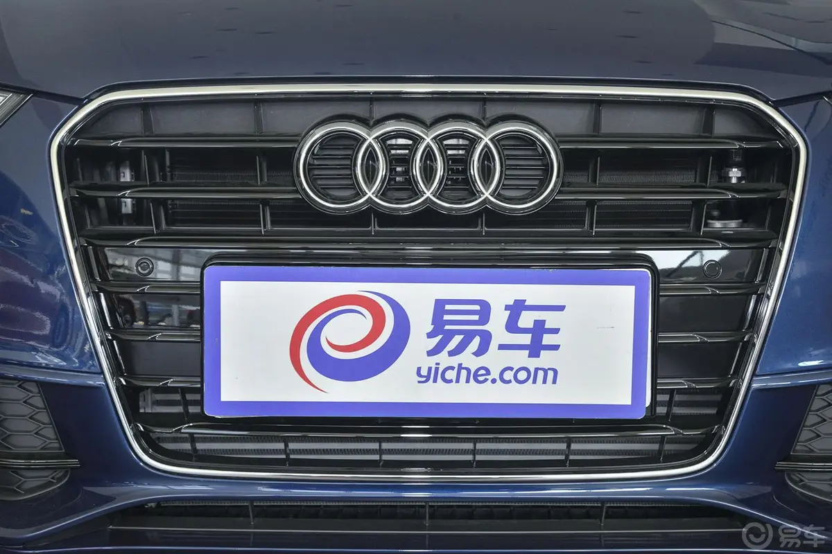 奥迪A5改款 Sportback 45 TFSI quattro前格栅侧俯拍