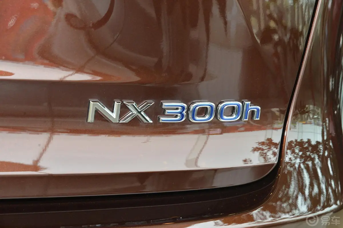 雷克萨斯NX300h 锋致版尾标