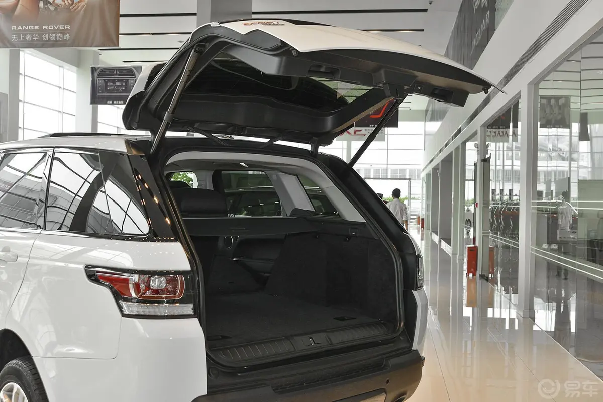 揽胜运动版3.0 V6 汽油版 SC HSE Dynamic行李厢开口范围