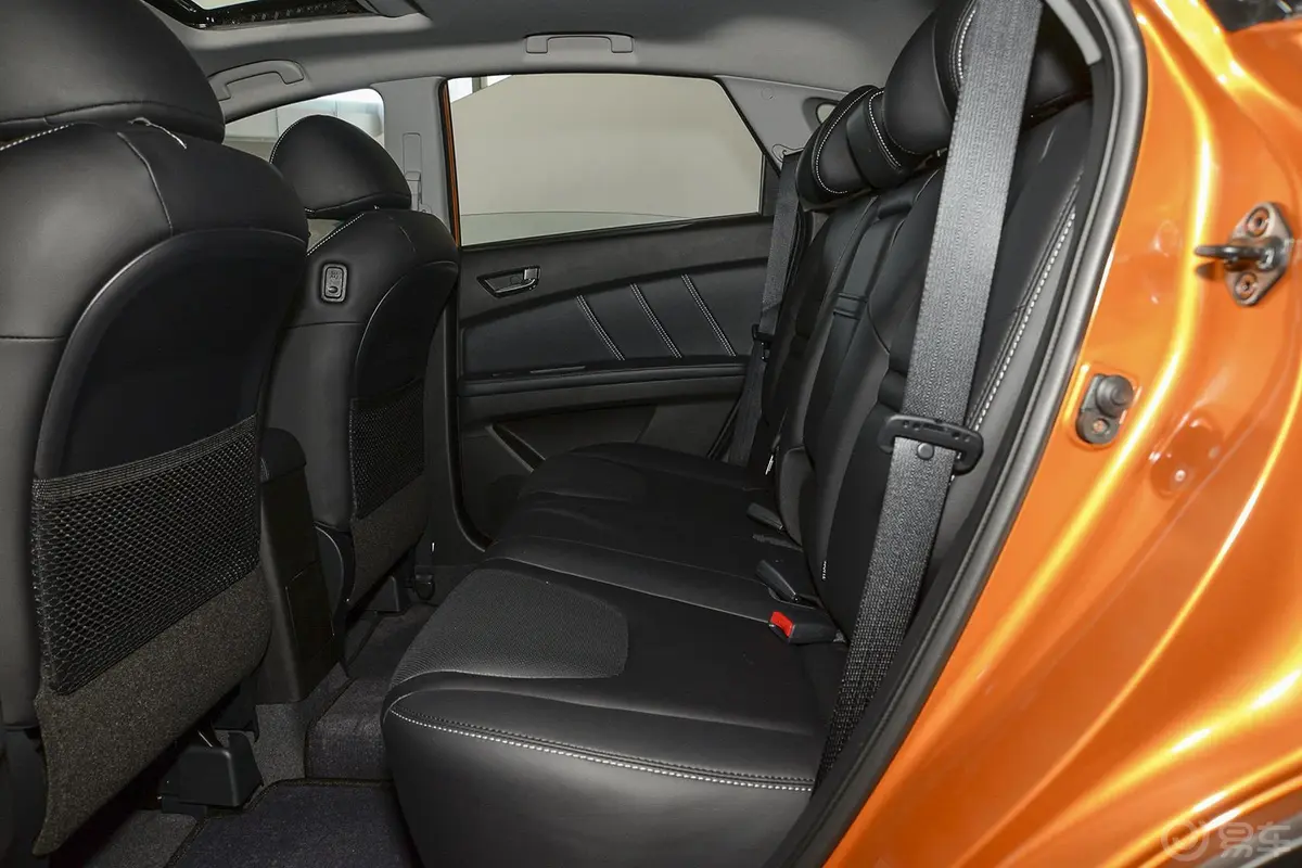 优6 SUV1.8T 自动 时尚升级型后排空间体验