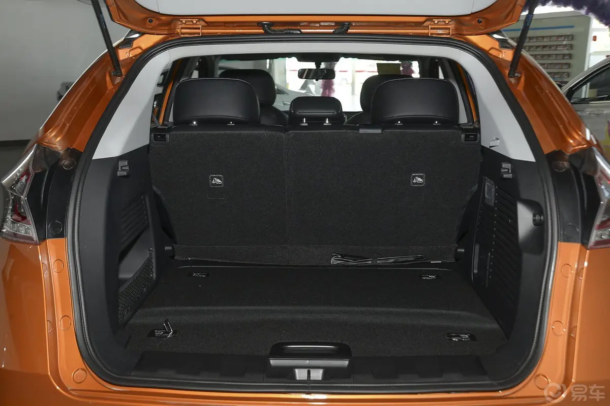 优6 SUV1.8T 自动 时尚升级型行李箱空间