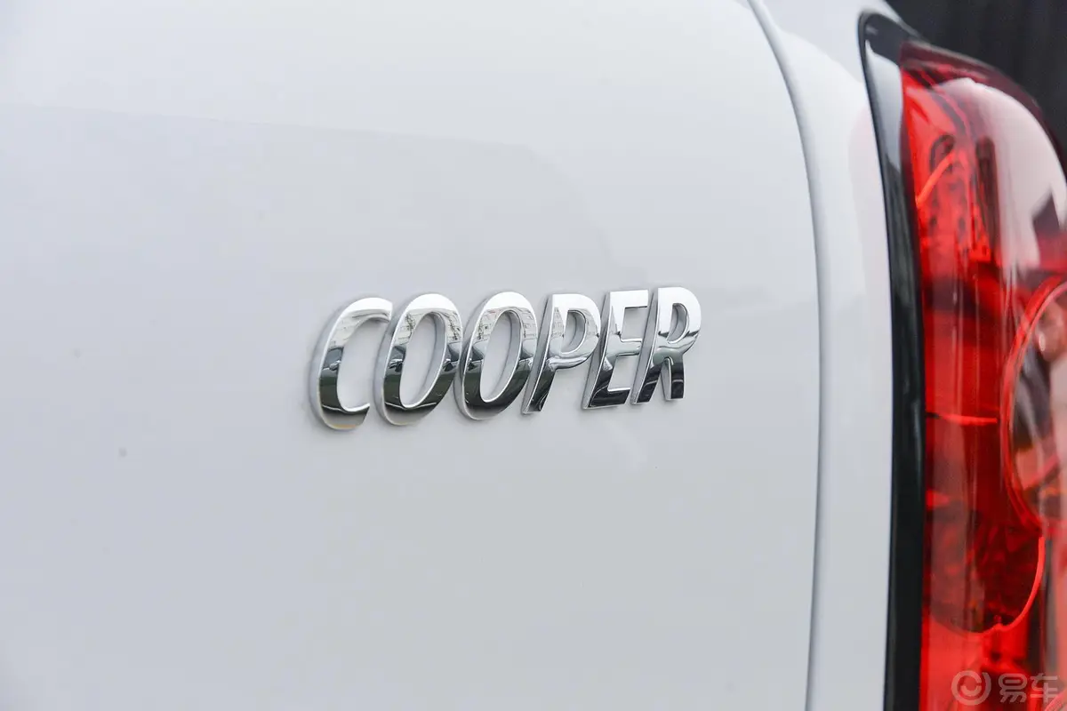 MINI COUNTRYMAN1.6T COOPER All 4 Fun 装备控尾标