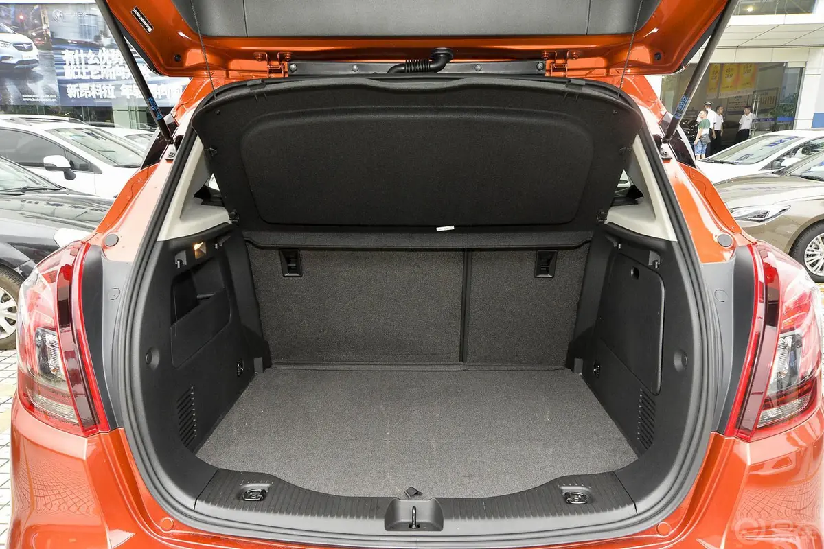 昂科拉18T 自动 四驱 全能旗舰型行李箱空间