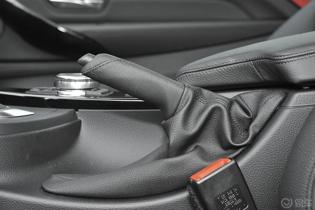 宝马4系敞篷轿跑车 428i xDrive 设计套装型驻车制动（手刹，电子，脚刹）