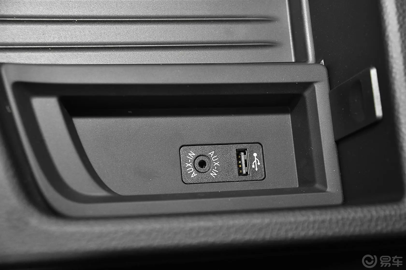 宝马4系敞篷轿跑车 428i xDrive 设计套装型USB接口