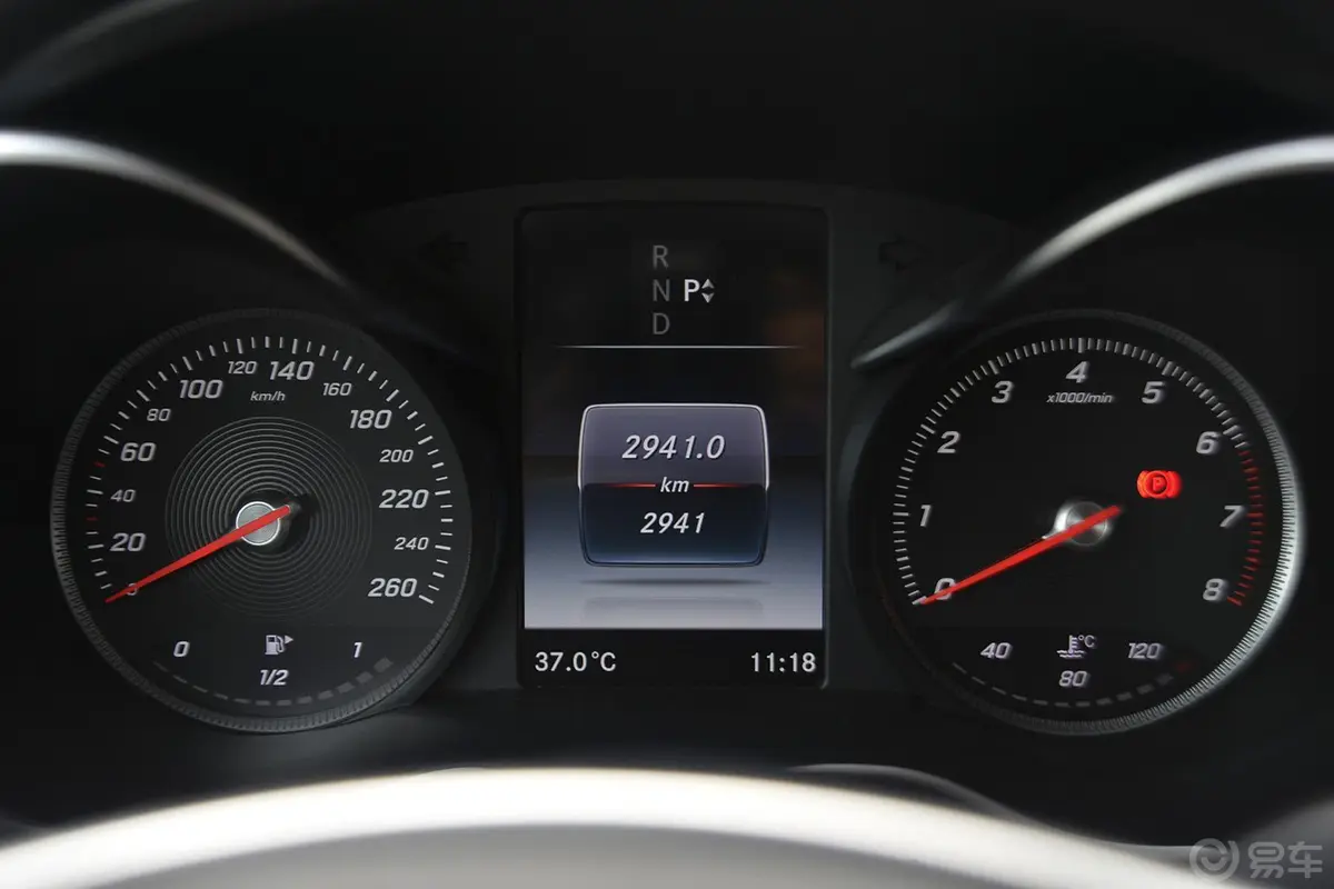 奔驰C级(进口)C200 轿跑车仪表盘背光显示