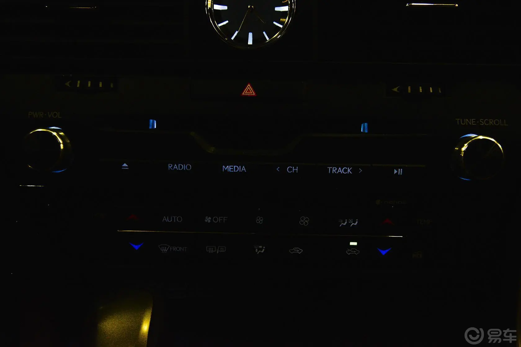 雷克萨斯RX300 四驱 典雅版 国V内饰