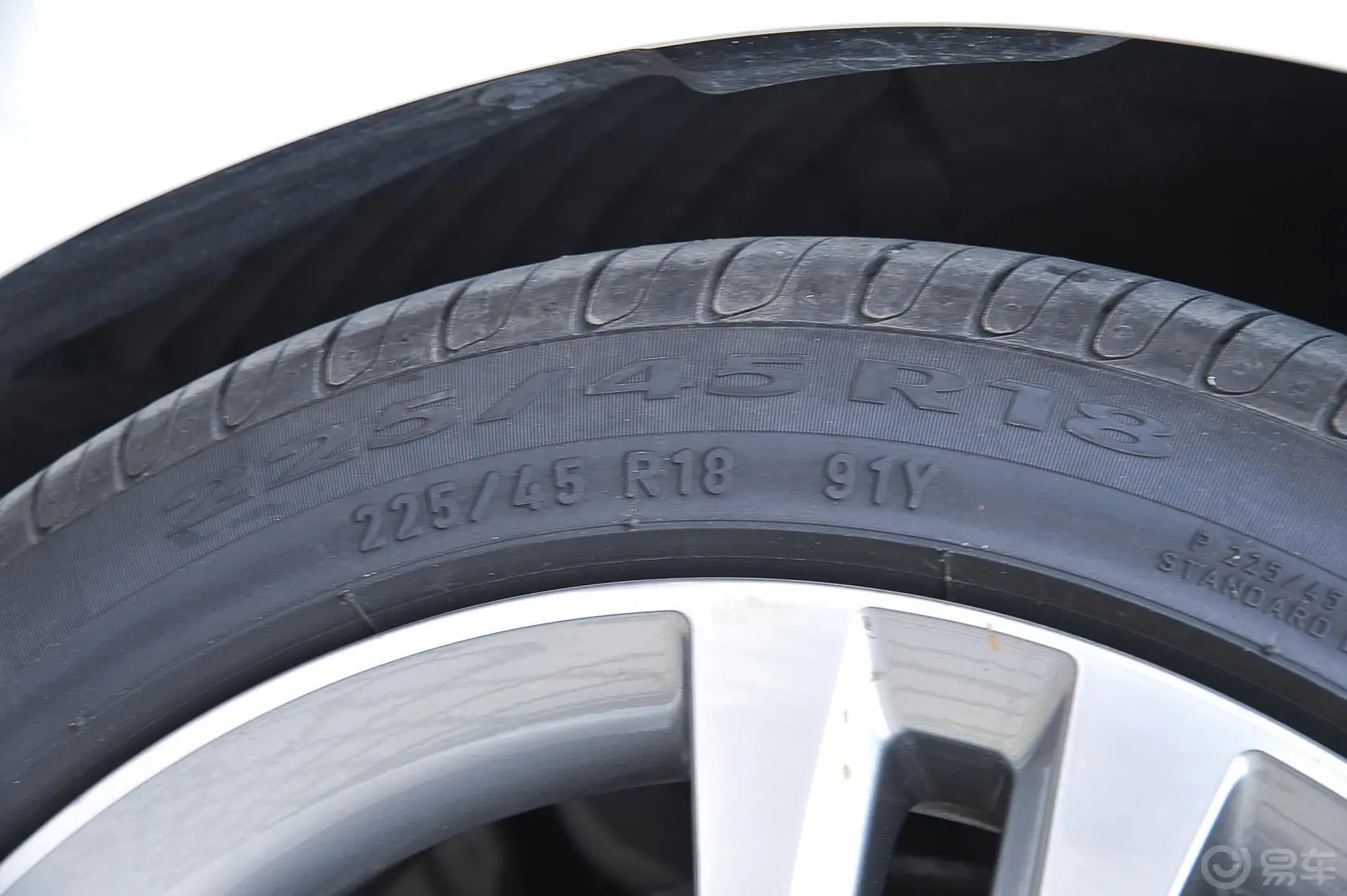 宝马4系敞篷轿跑车 428i xDrive 设计套装型轮胎规格