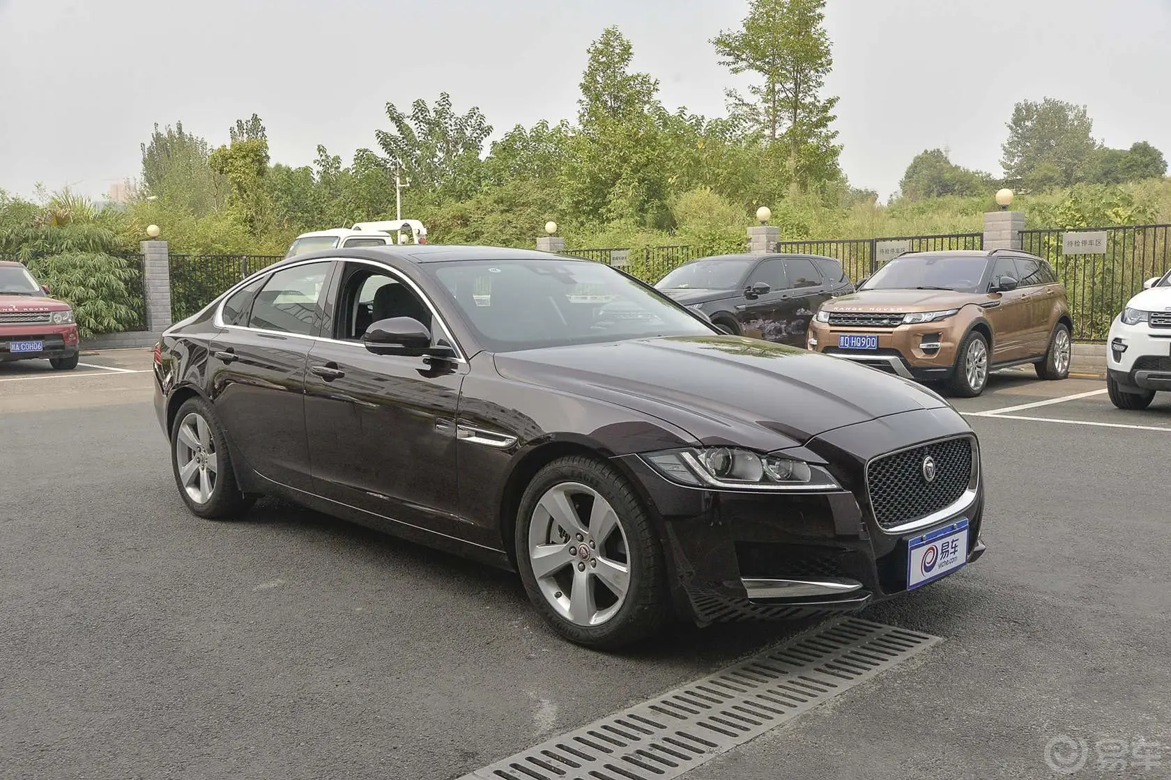 捷豹XF3.0 SC 两驱 R-Sport 运动版侧前45度车头向右水平