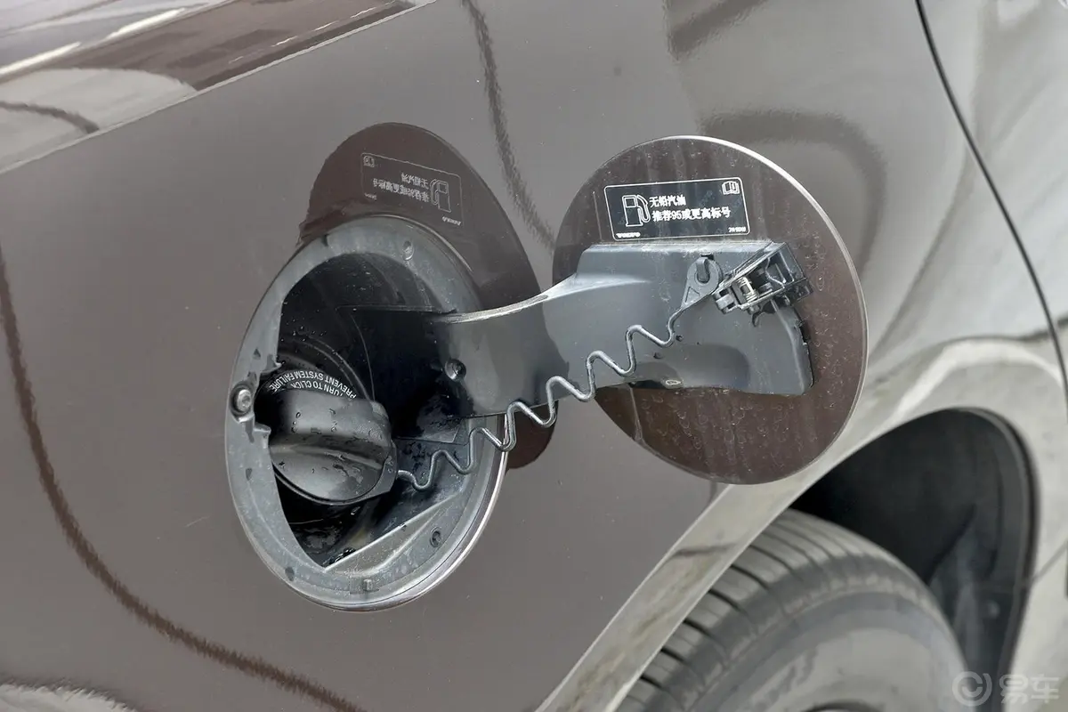 沃尔沃XC60T5 AWD 智驭版油箱盖