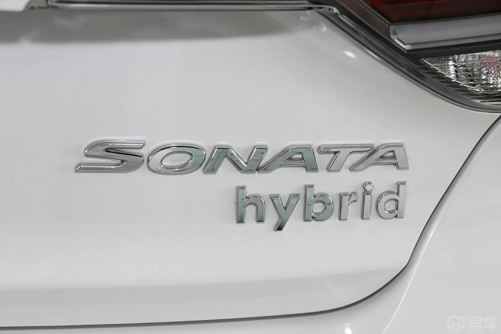 索纳塔2.0L hybrid HS领先版尾标
