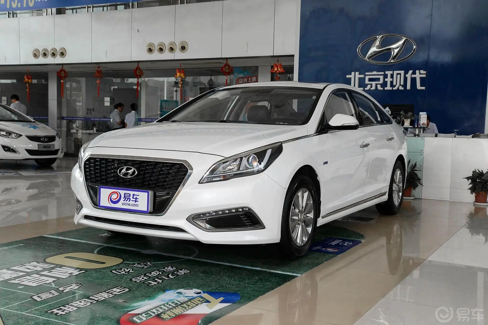 索纳塔2.0L hybrid HS领先版侧前45度车头向左水平