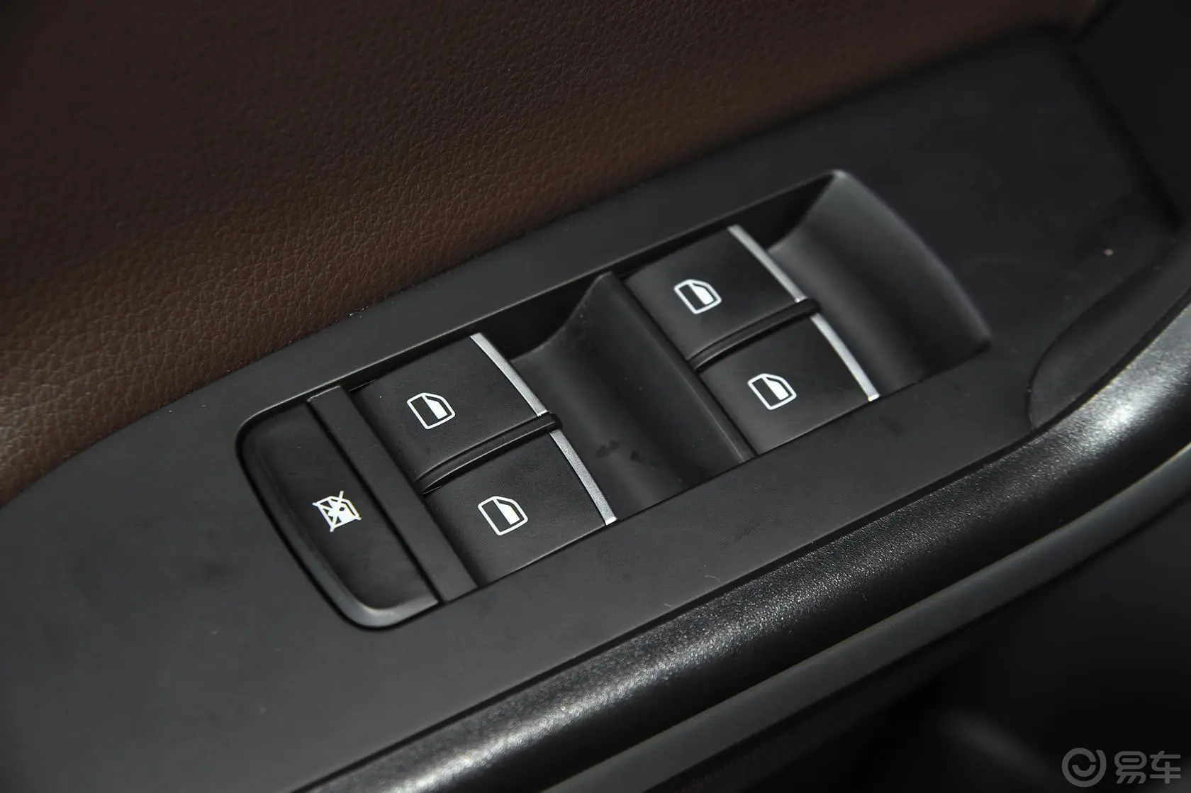 幻速S61.5T CVT 尊享版车窗升降键