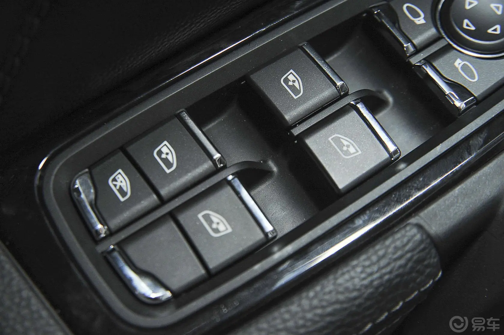 众泰T600家用版 2.0T 手动 尊贵版车窗升降键