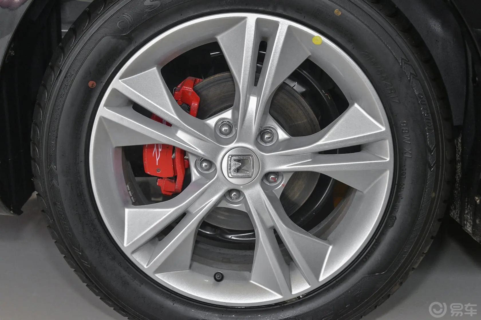 众泰Z5001.5T CVT 尊贵型轮圈