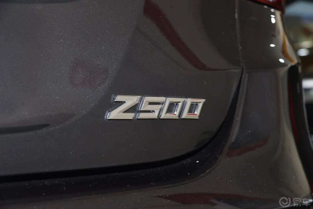 众泰Z5001.5T CVT 尊贵型尾标