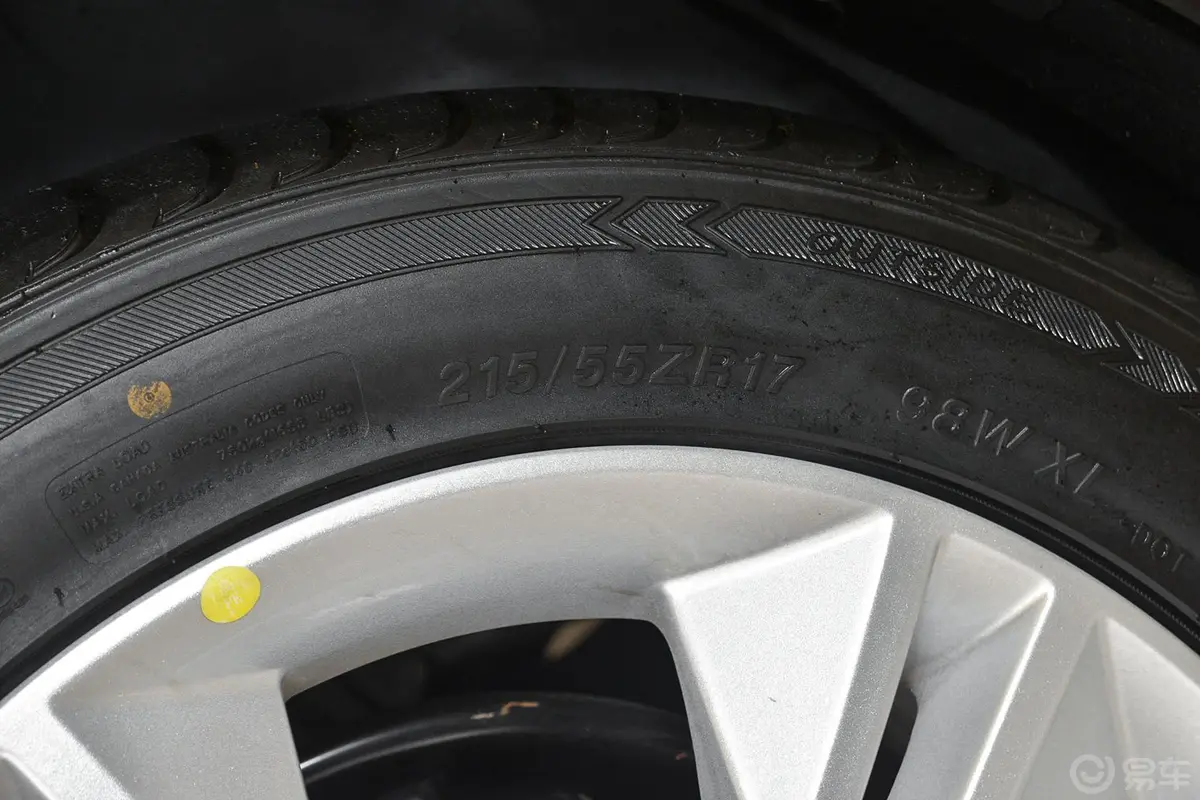 众泰Z5001.5T CVT 尊贵型轮胎规格