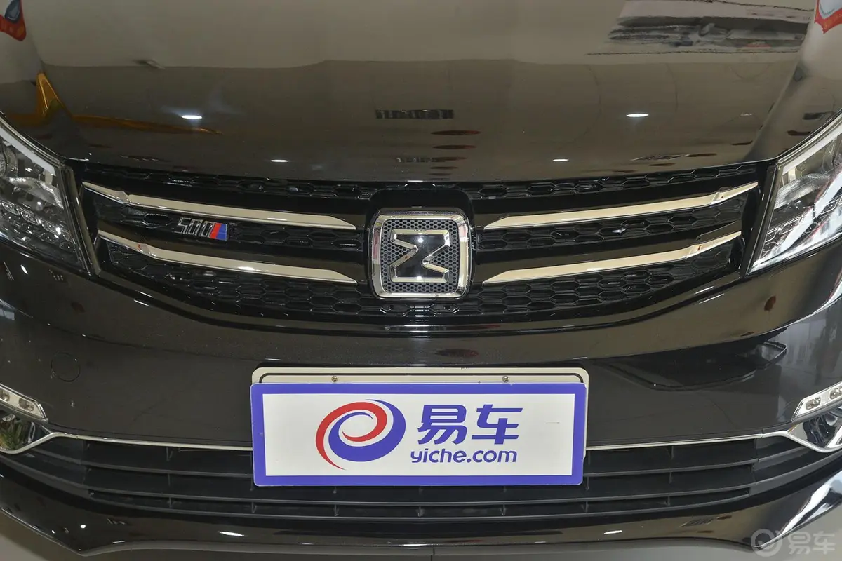 众泰Z5001.5T CVT 尊贵型前格栅侧俯拍