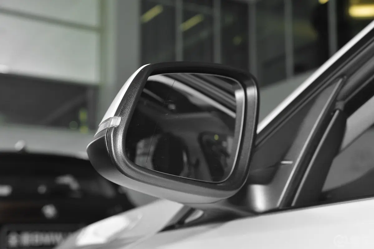 宝马4系四门轿跑车 420i 时尚型后视镜镜面（后）