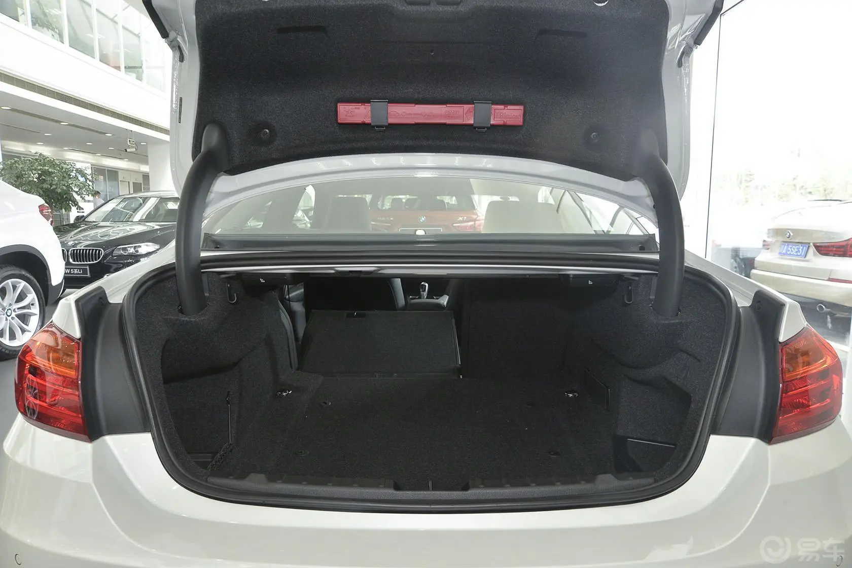 宝马4系双门轿跑车 420i 时尚型空间