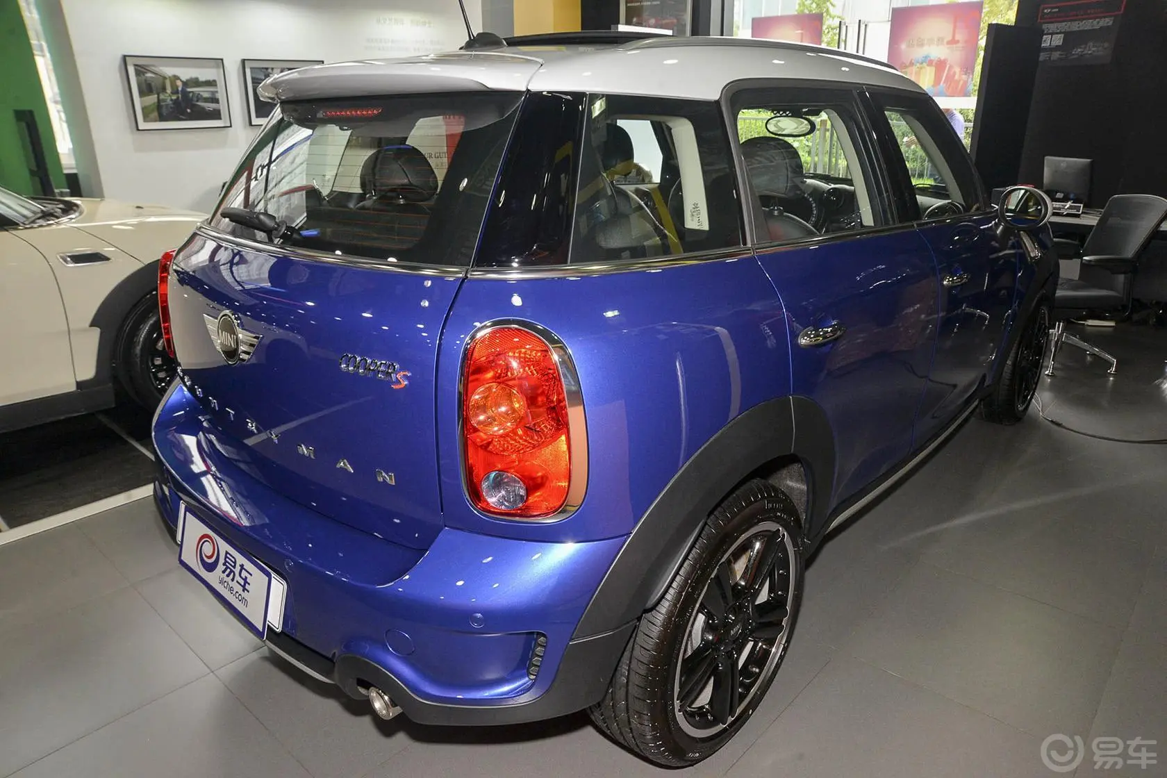 MINI COUNTRYMAN1.6T COOPER S All 4侧后45度车头向右水平