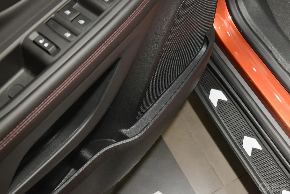 昂科拉18T 自动 两驱 都市精英型驾驶员门储物盒