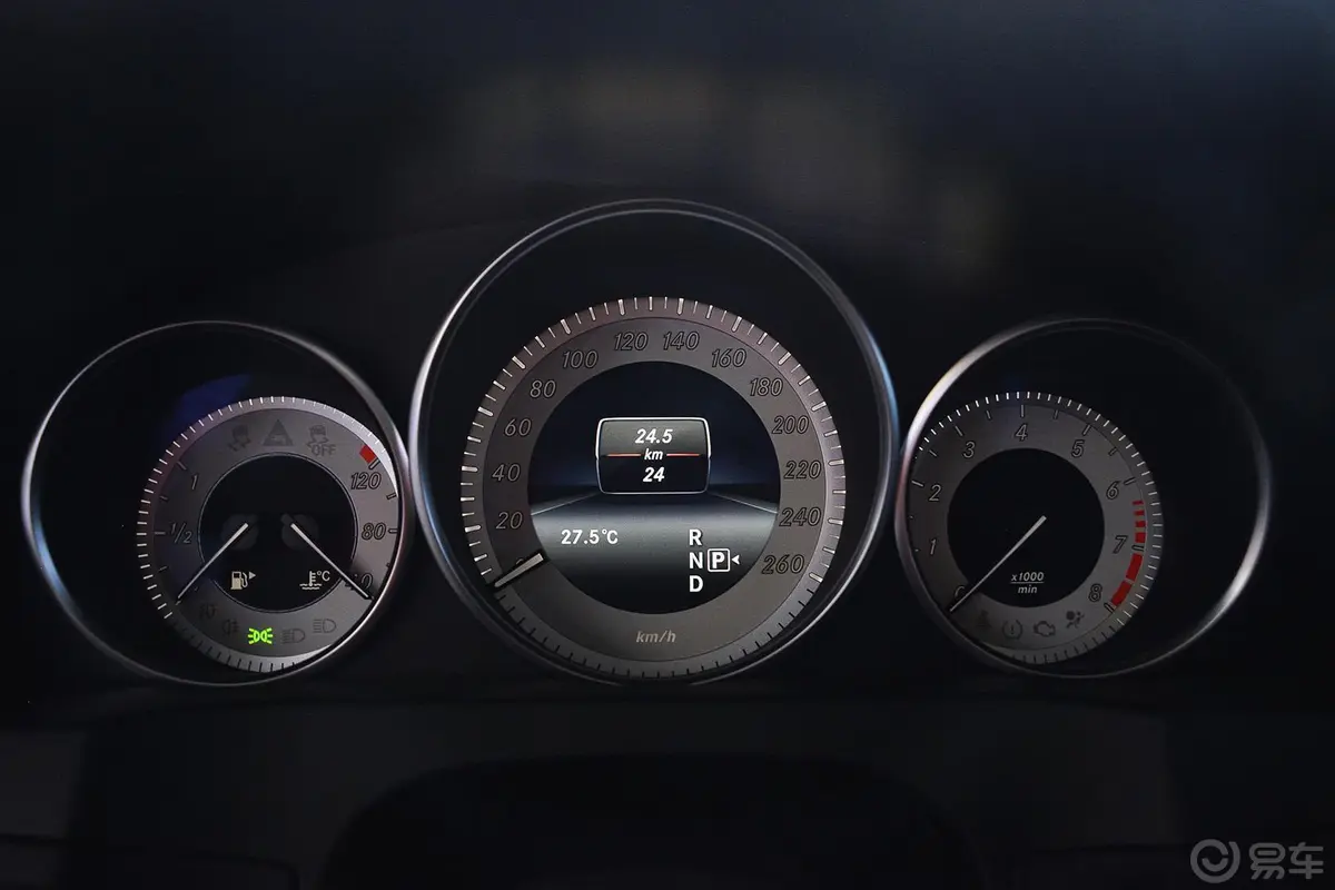 奔驰E级(进口)E200 Coupe仪表盘背光显示