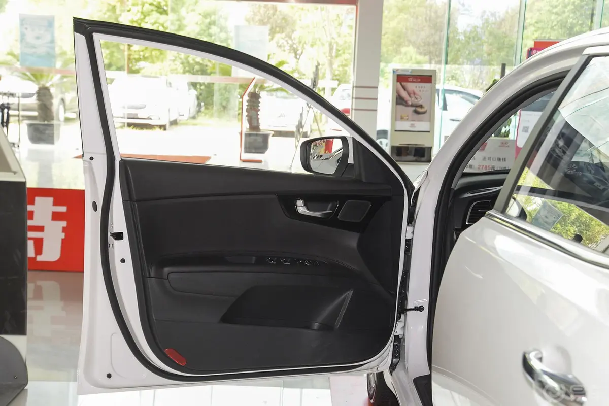 凯绅1.8L 自动 GLS驾驶员侧车门内门板