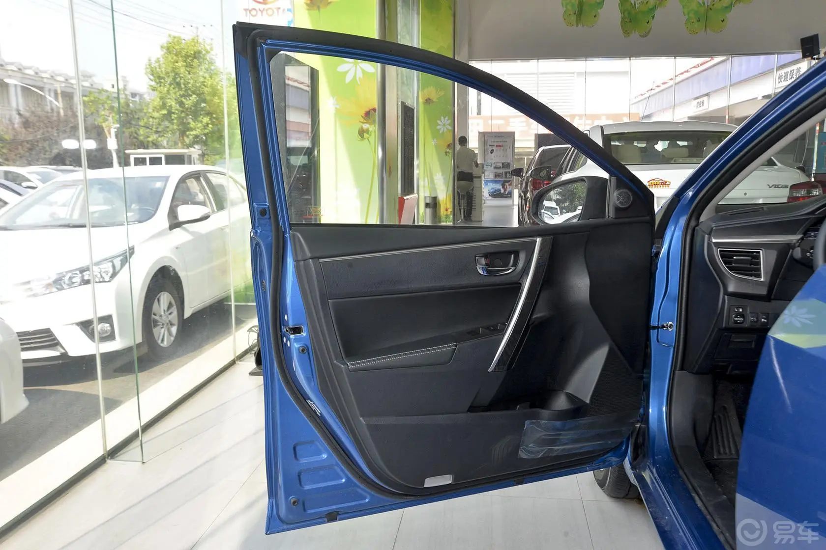 卡罗拉1.6L GL-i 真皮版 CVT驾驶员侧车门内门板