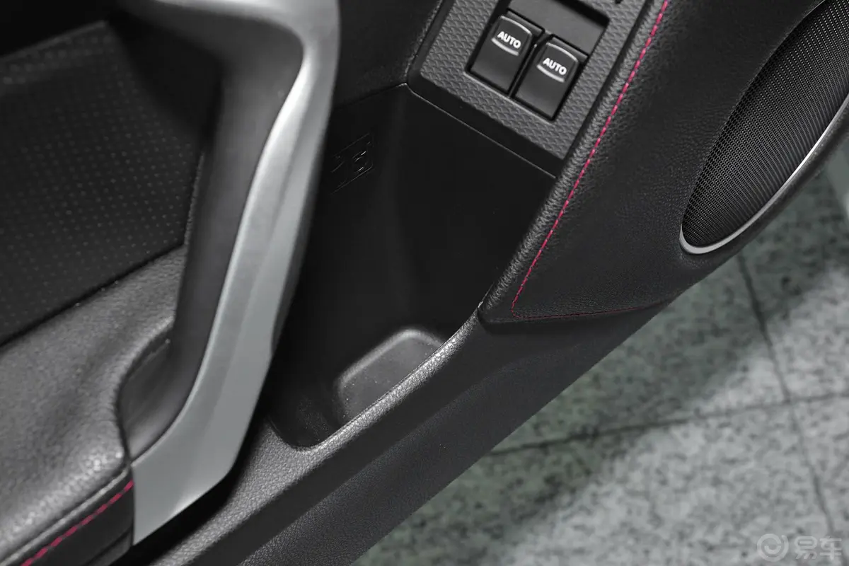 丰田862.0L 自动 豪华型外后视镜控制键