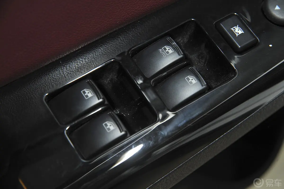 幻速H21.5L AMT 豪华版车窗升降键