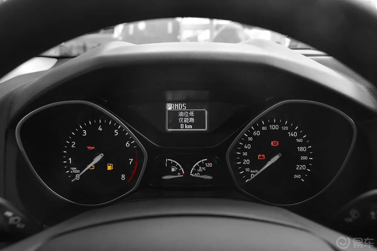 福克斯三厢 1.6L 自动舒适型仪表盘背光显示