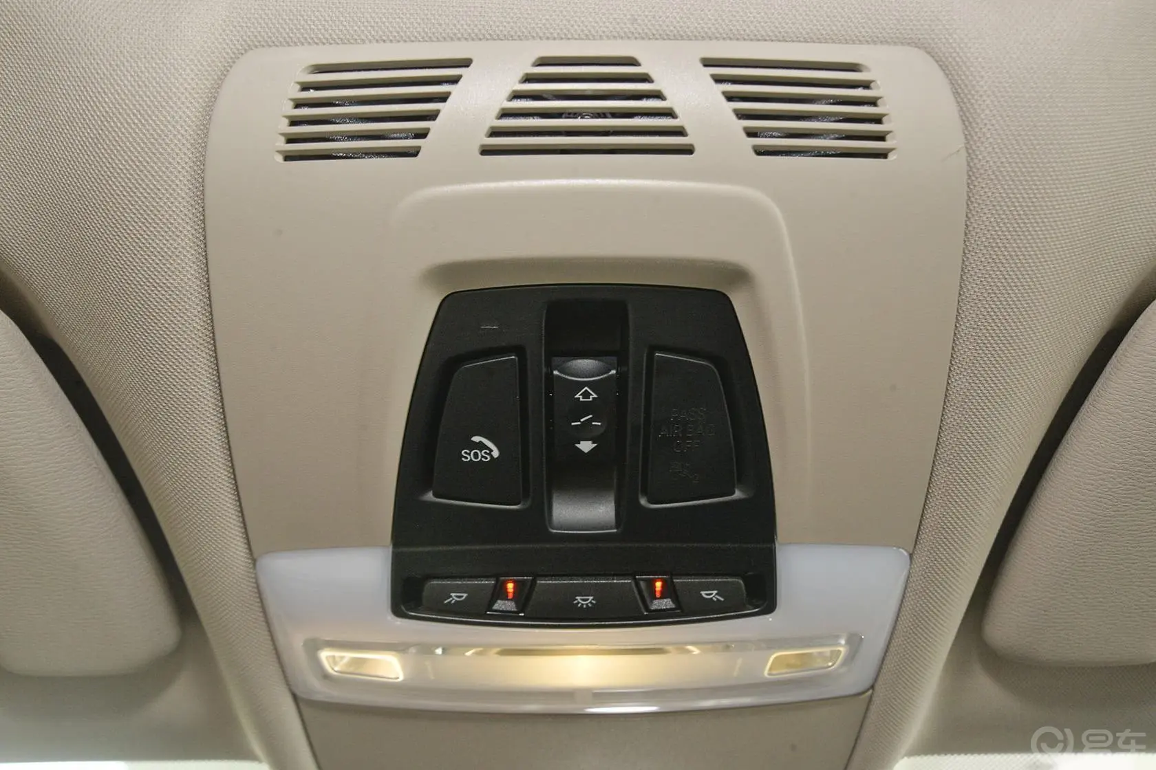 宝马X5(进口)xDrive28i前排车顶中央控制区
