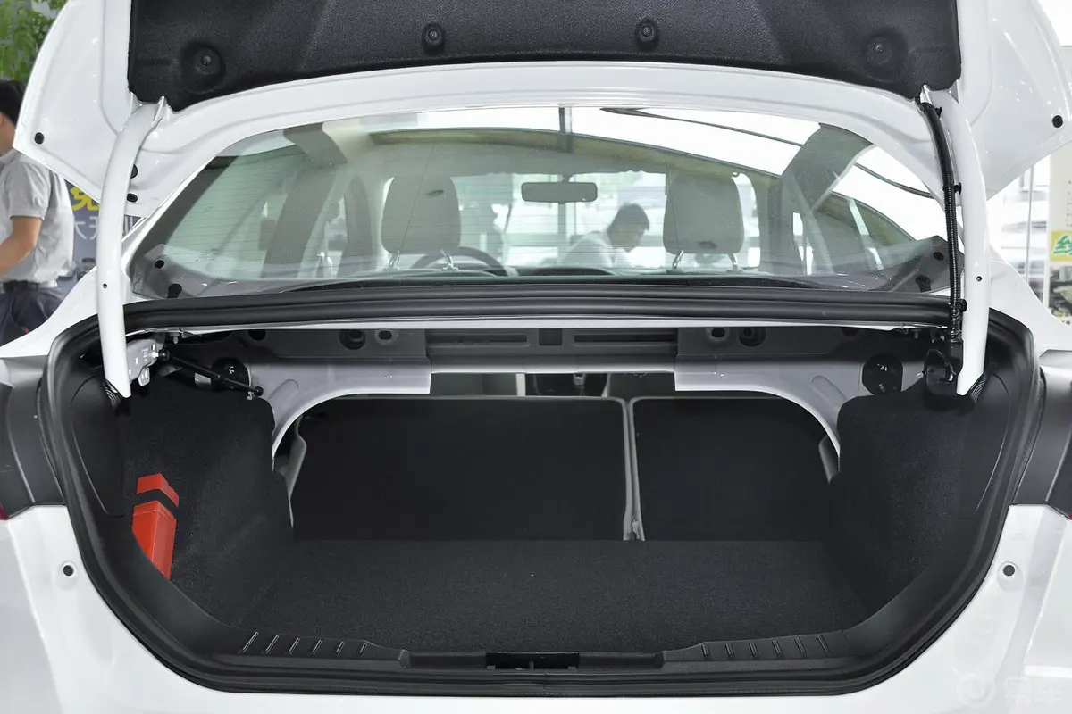 福克斯三厢 1.6L 自动舒适型空间