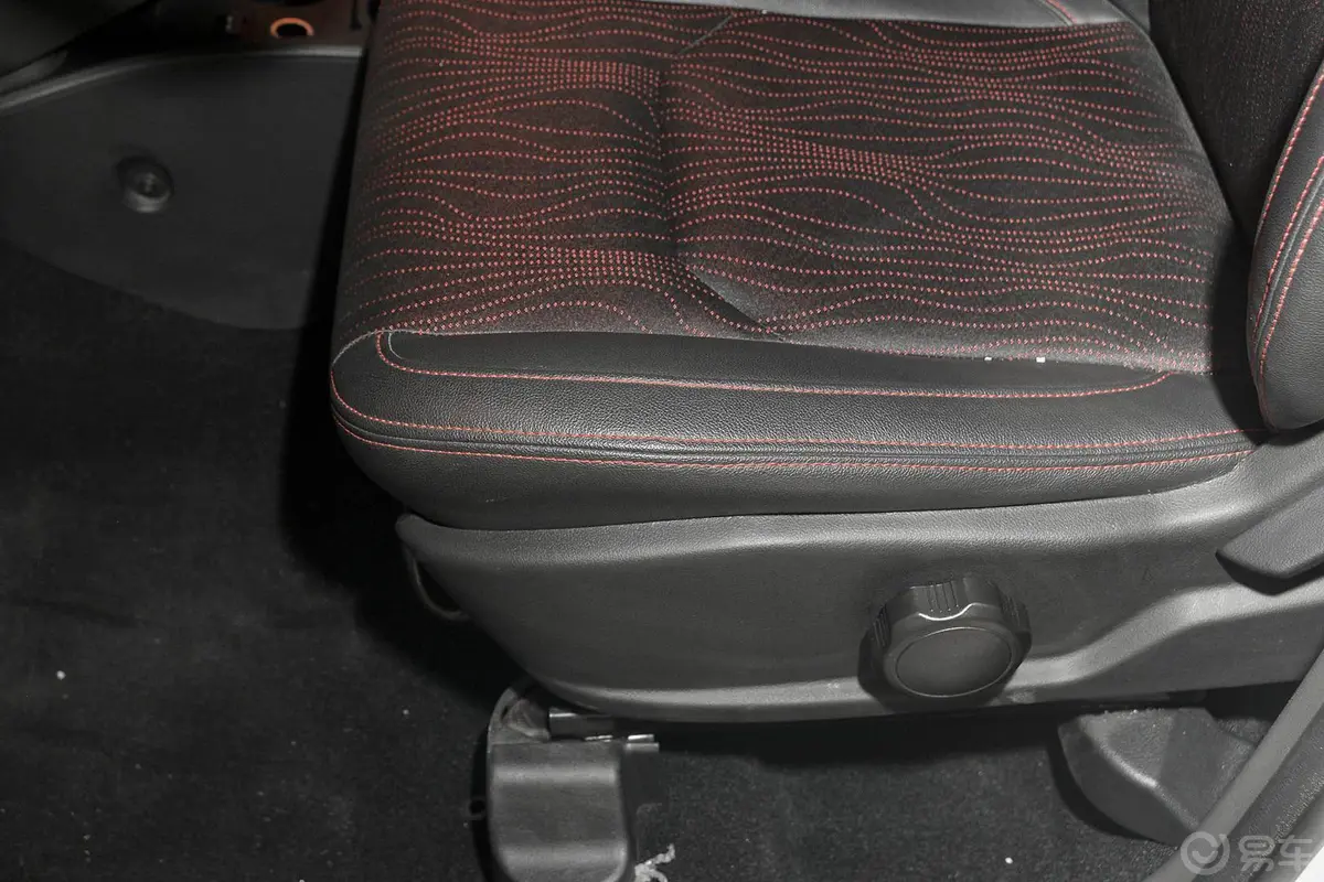 智尚S301.5L MT 豪华版座椅调节键
