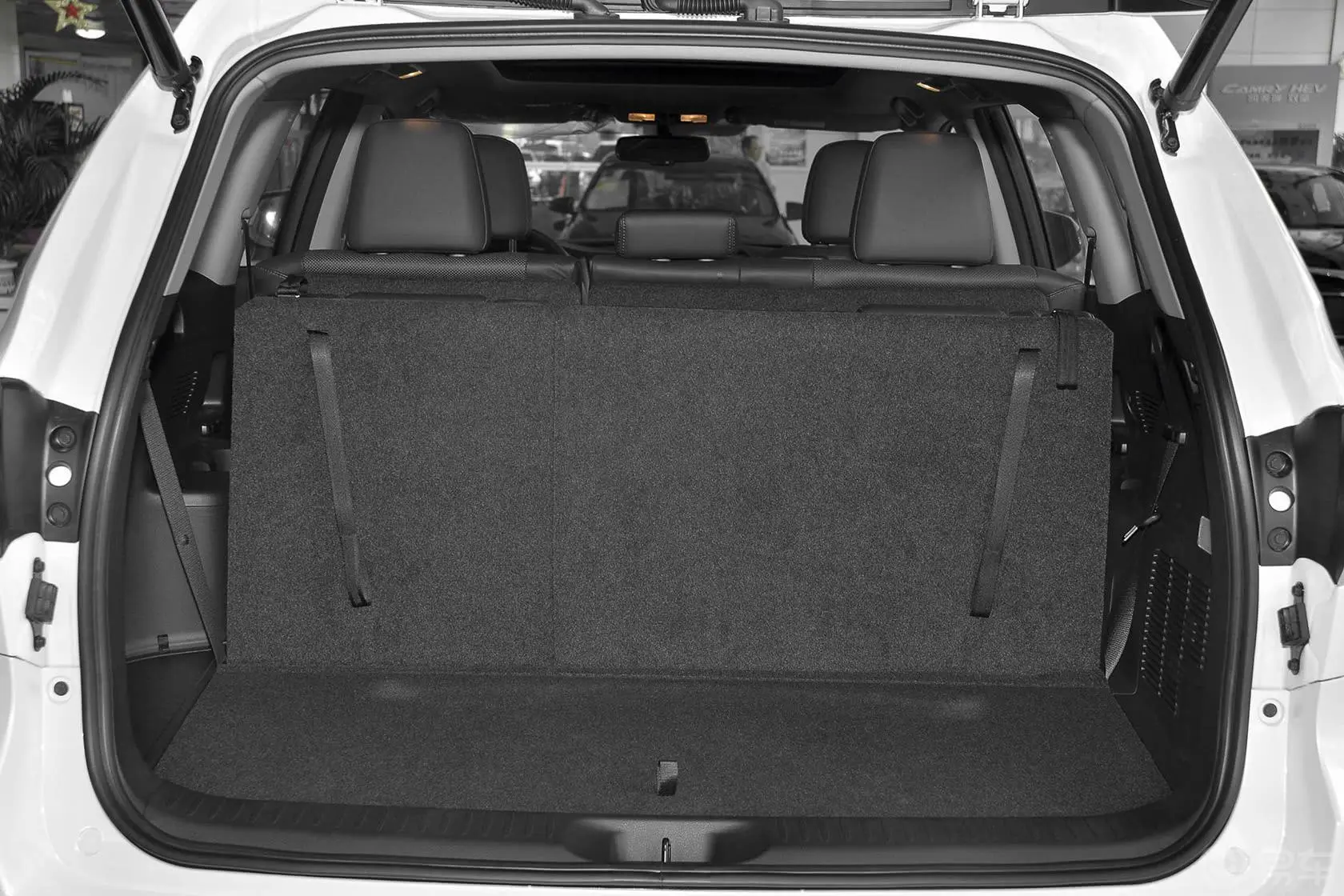 汉兰达2.0T 手自一体 四驱 至尊版 7座行李箱空间