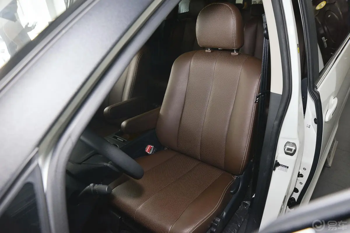 比亚迪M62.4L 双离合豪华版驾驶员座椅