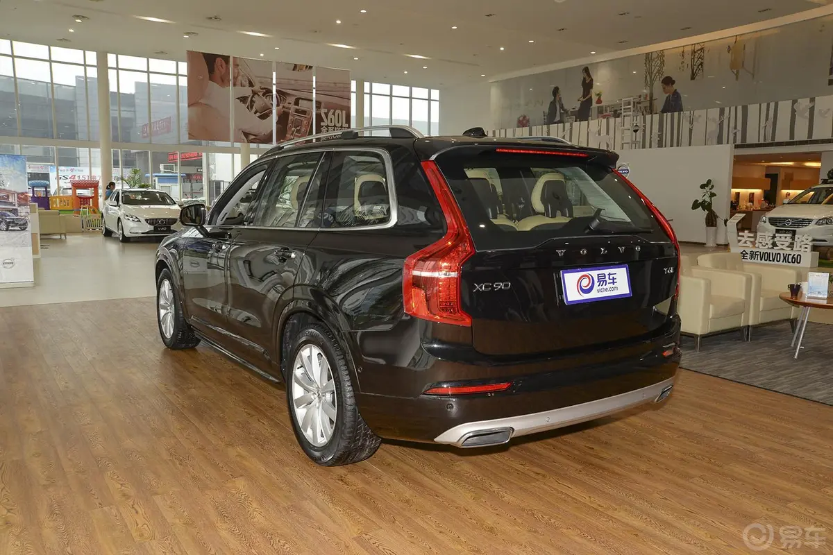 沃尔沃XC902.0T T6 智雅版 七座侧后45度车头向左水平