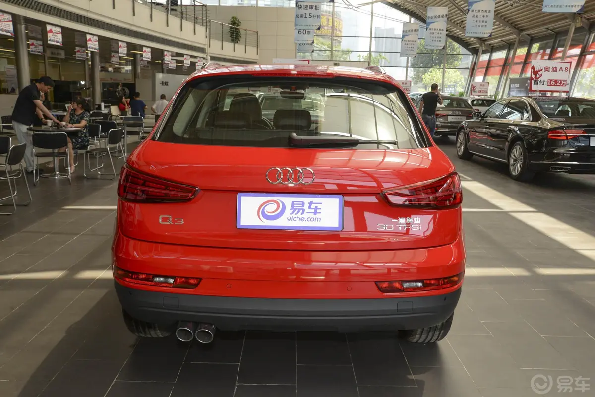 奥迪Q330 TFSI 标准型正后水平