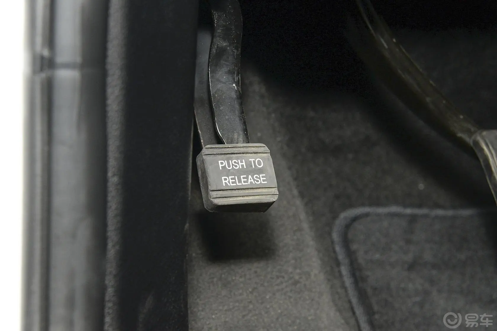 大切诺基(进口)3.0TD 柴油 舒享导航版驻车制动（手刹，电子，脚刹）