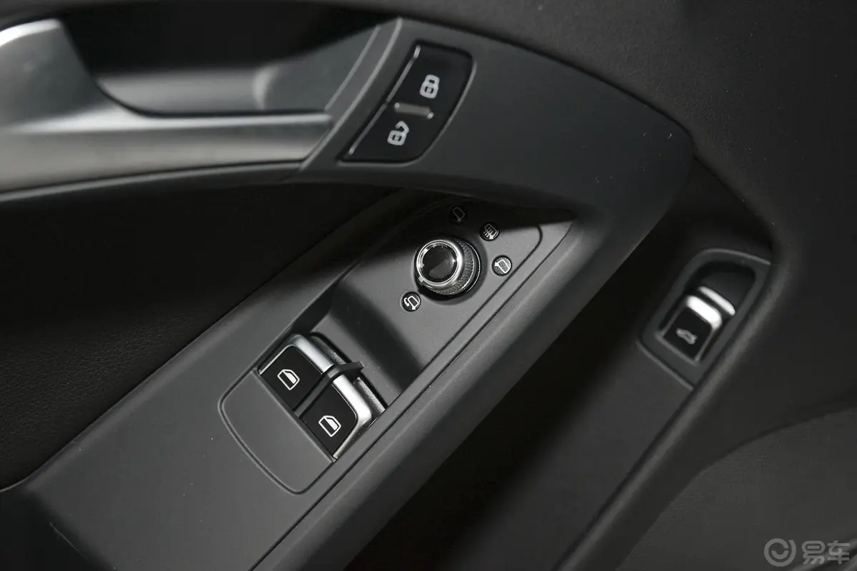 奥迪A5Coupe 45 TFSI 舒适型车窗升降键