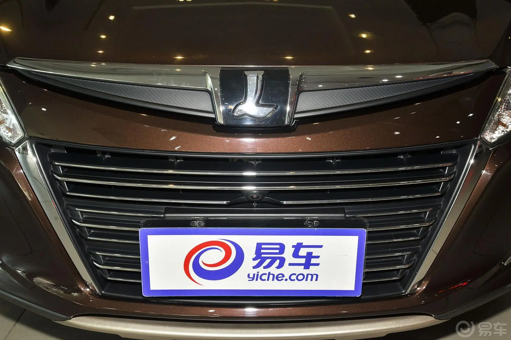 优6 SUV2.0T 智尊型前格栅侧俯拍