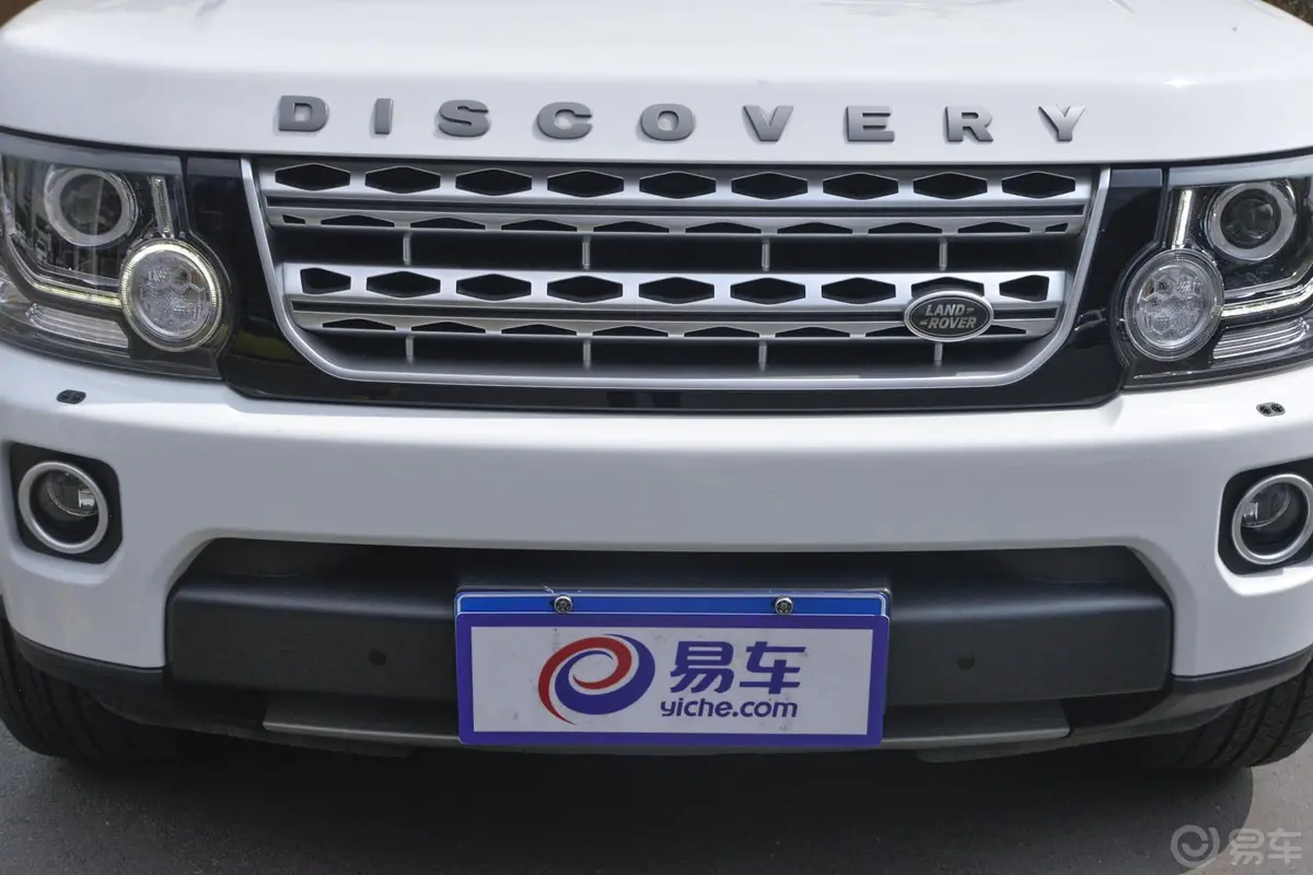 发现3.0 SDV6 HSE 柴油版前格栅侧俯拍