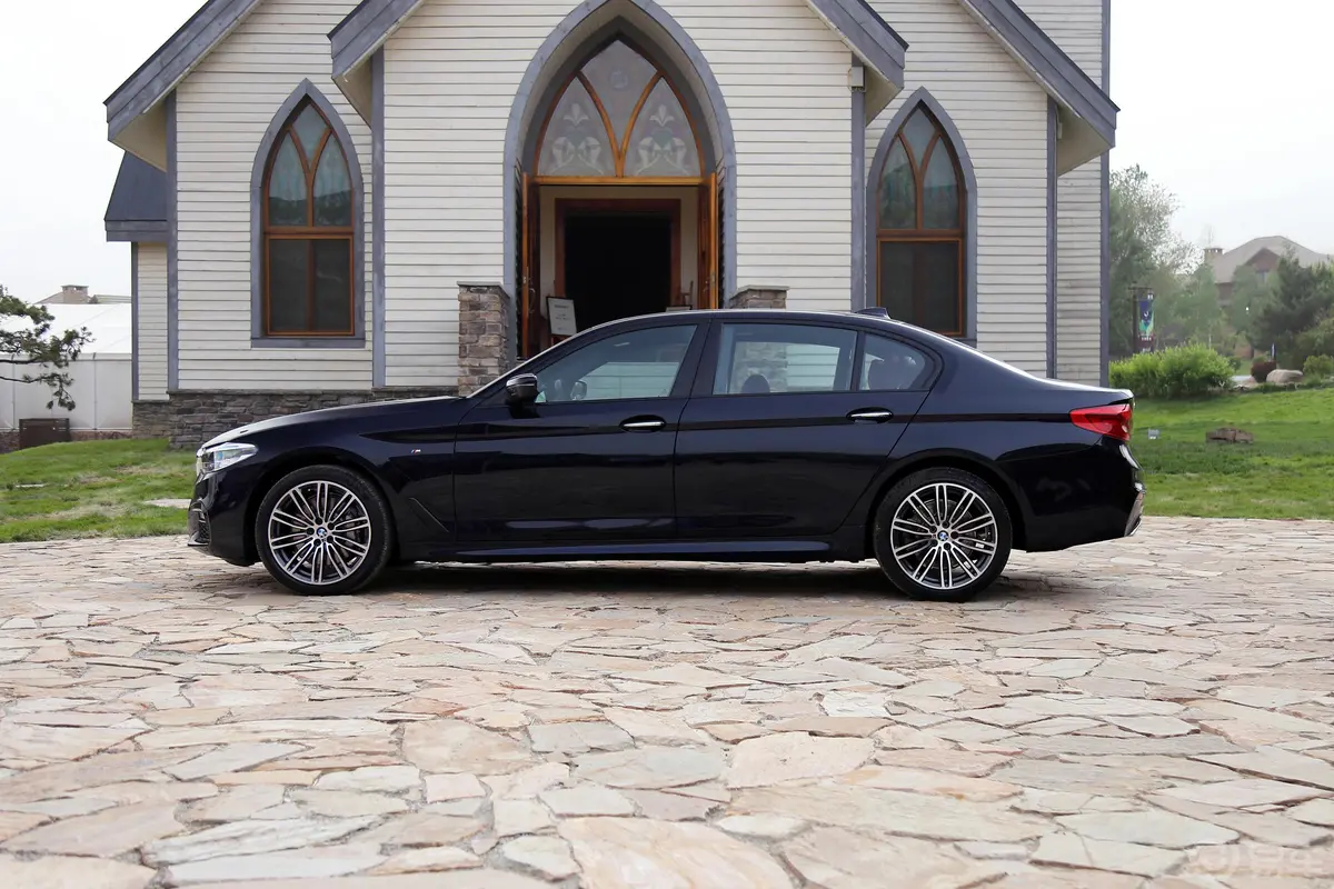 宝马5系530Li xDrive M运动套装外观