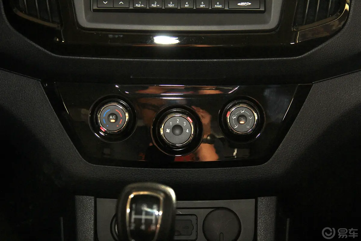 瑞迈2.0T 手动 两驱 豪华版 汽油空调