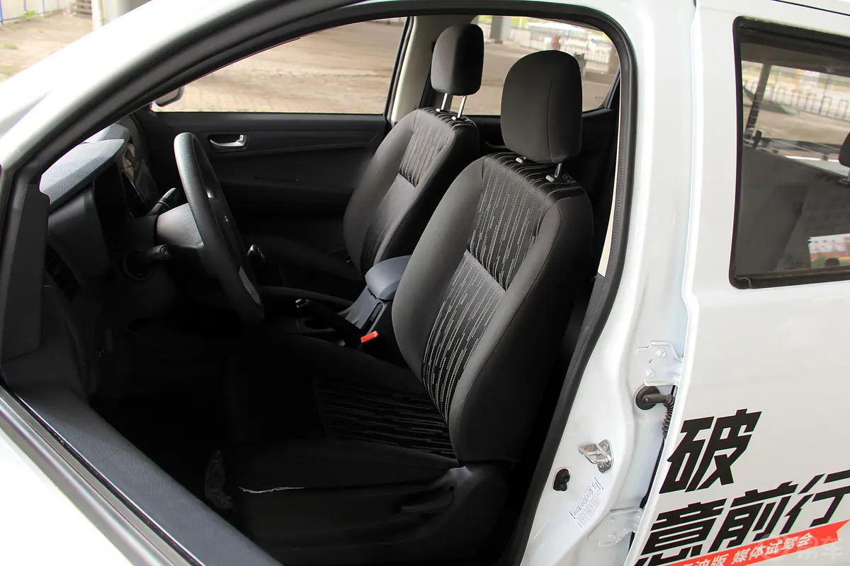 瑞迈2.0T 手动 两驱 豪华版 汽油驾驶员座椅