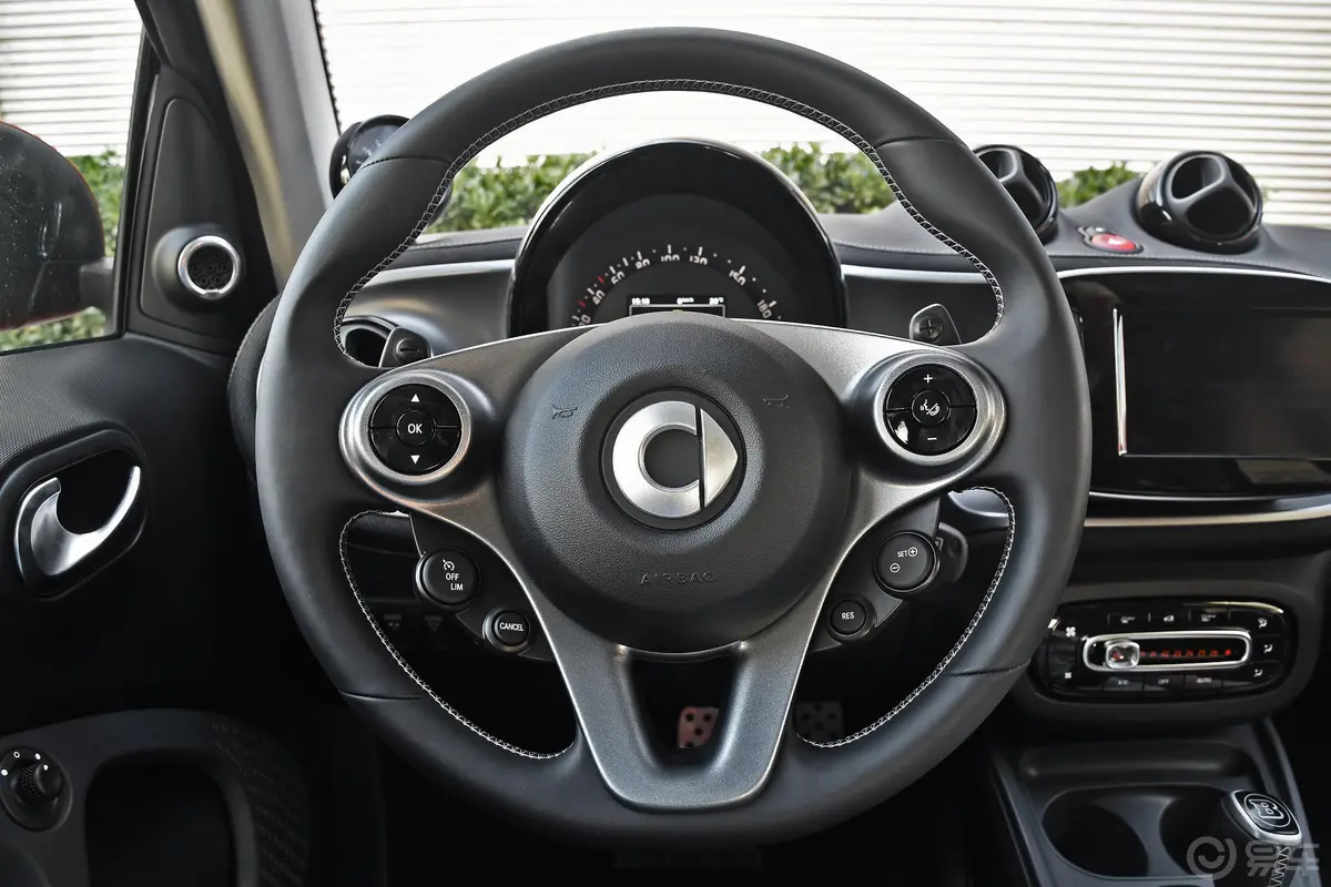 smart fortwo0.9T BRABUS Xclusive方向盘