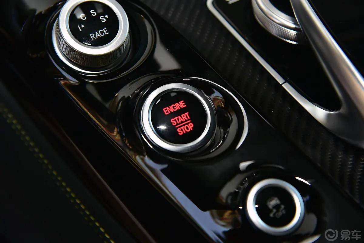 奔驰GT AMGAMG GT S 限量特别版钥匙孔或一键启动按键