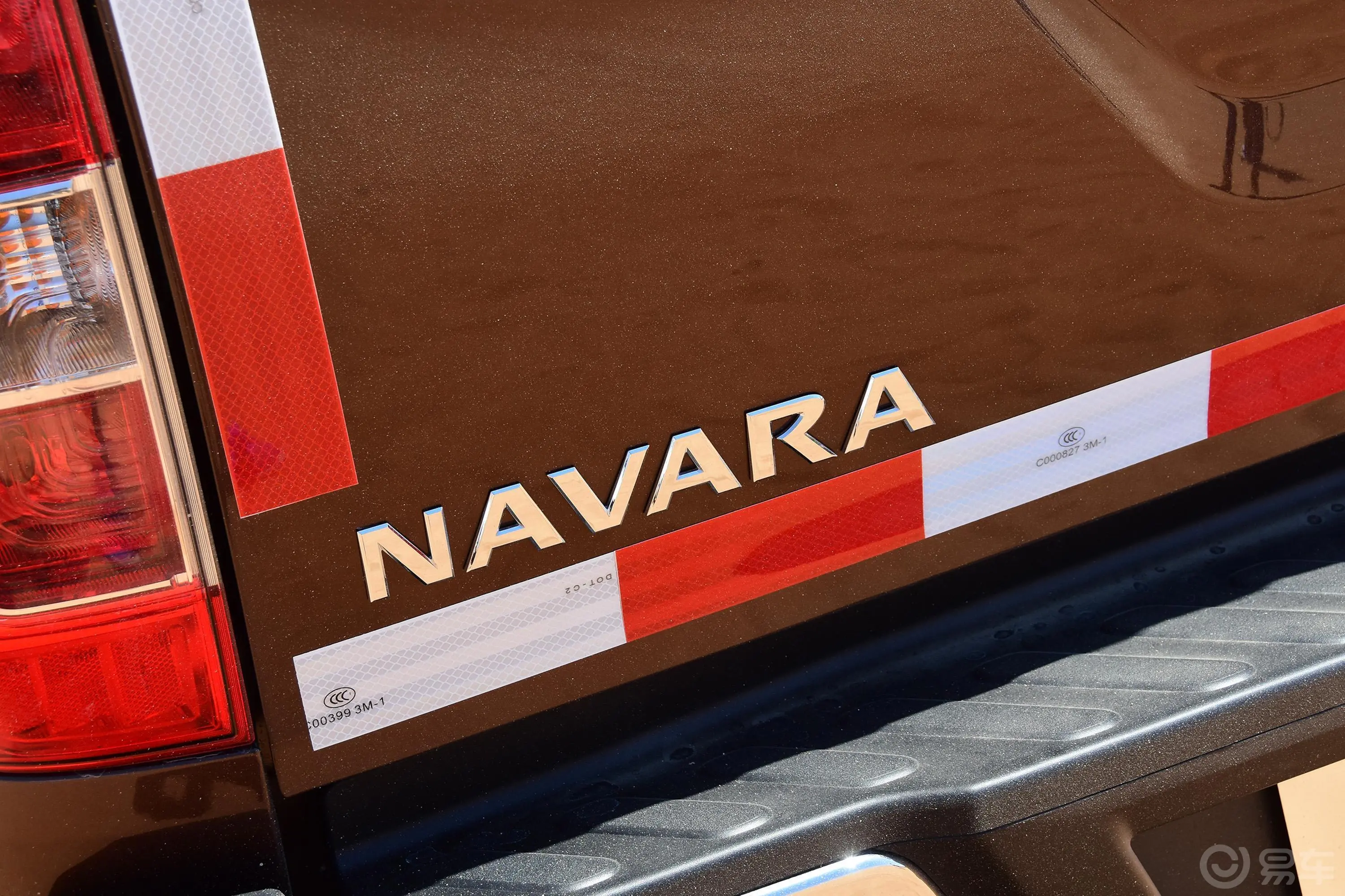 纳瓦拉2.5L 手自一体 四驱 豪华版 国V外观